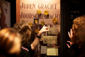 Students examine yellow stars and other artifacts, at a recent visit to the Montreal Holocaust Museum. (Credit: Vadim Daniel, MHM)).